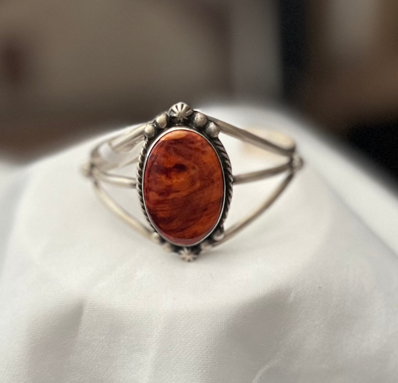 Navajo Handmade Spiny Oyster Oval Sterling Silver Cuff Artist - AL Cedar Hill Country Market