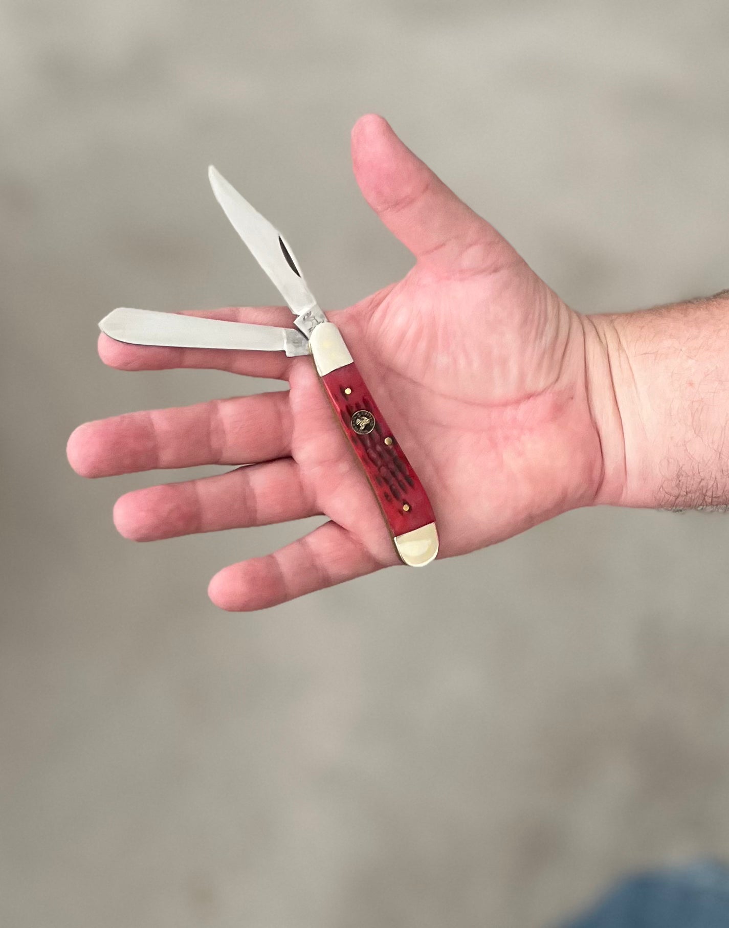 Frost Cutlery Dog Leg Trapper Dark Red Pocket Knife 6014 CedarHill Country Market