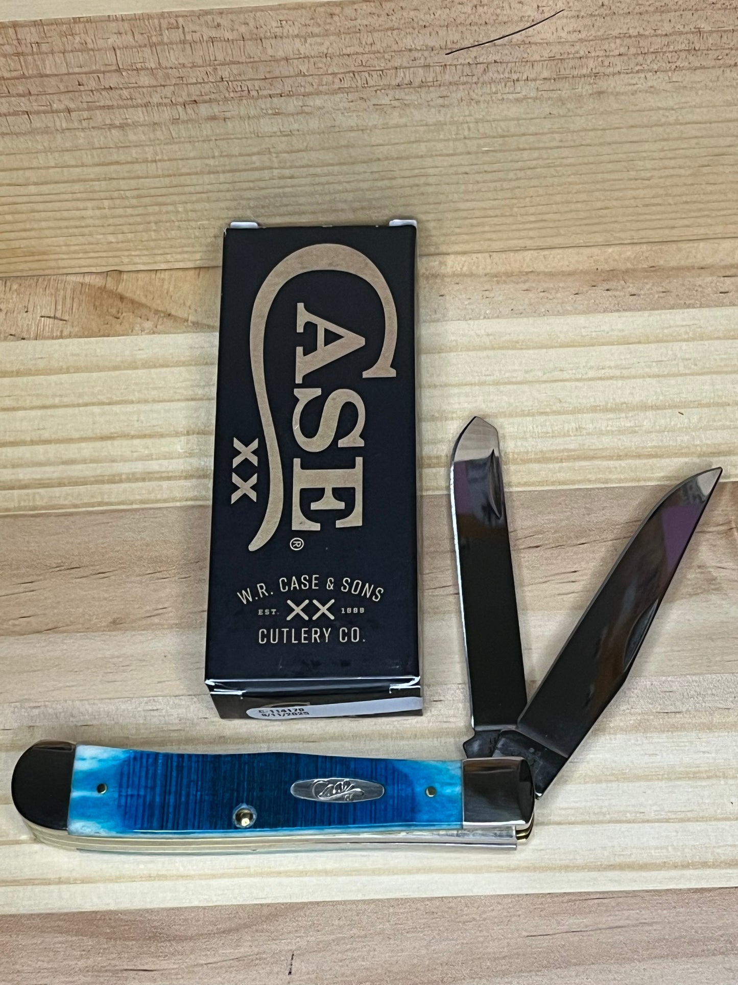 Case Caribbean Blue Bone Sawcut Jig Trapper (CA25592) 7190 CedarHill Country Market