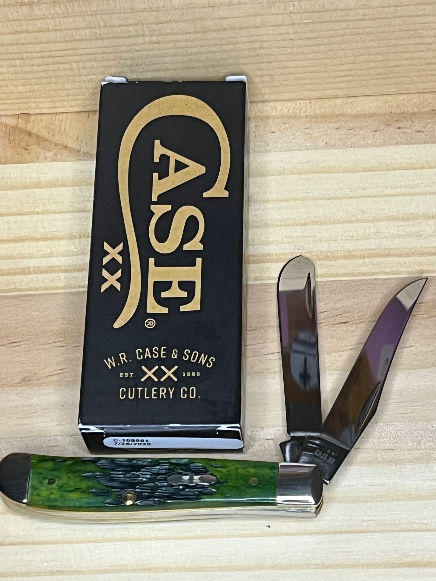 Case Green Apple Bone Peach Seed Jig Mini Trapper (CA27861) 7049 CedarHill Country Market
