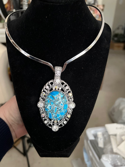 Turquoise Inspired Fashion Oval Pendant with Magnetic Clasp 0384