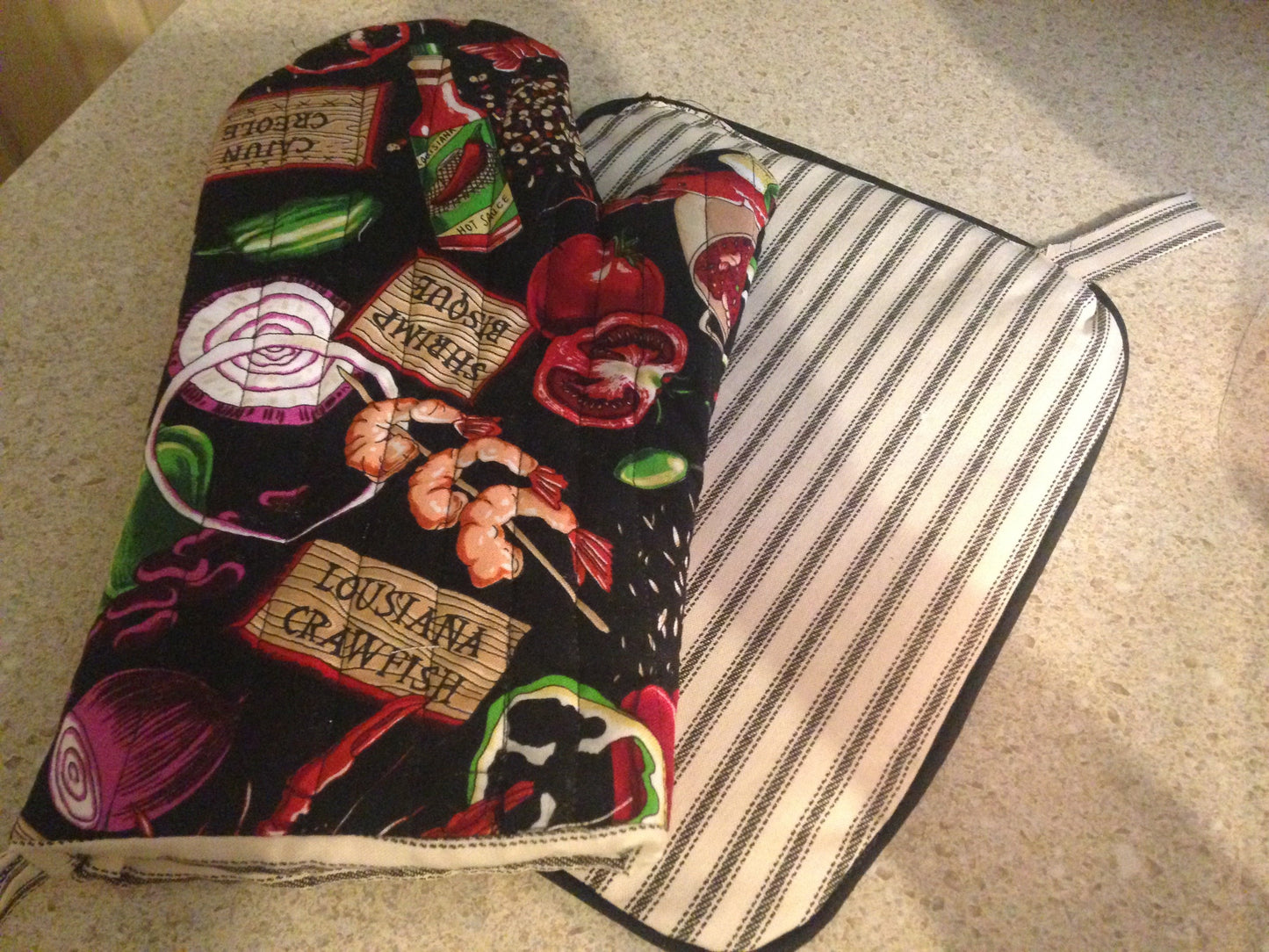 Ragin Cajun Oven Mit and Hot Pad Cedar Hill Country Market