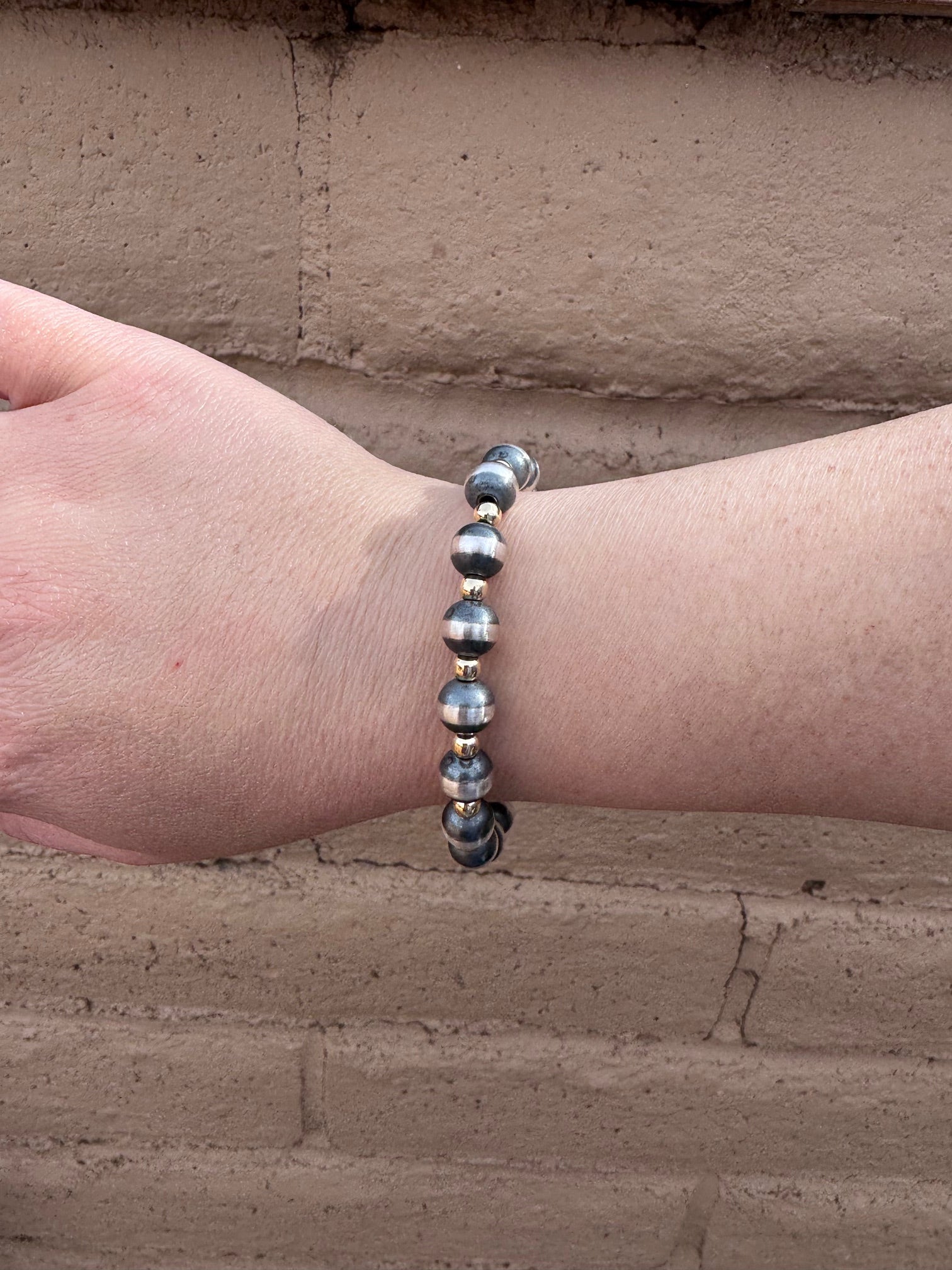 Handcrafted Patterned Gold Overlay & Sterling Silver Pearl 4-8mm Beaded Bracelet 7.5" Nizhoni Traders LLC