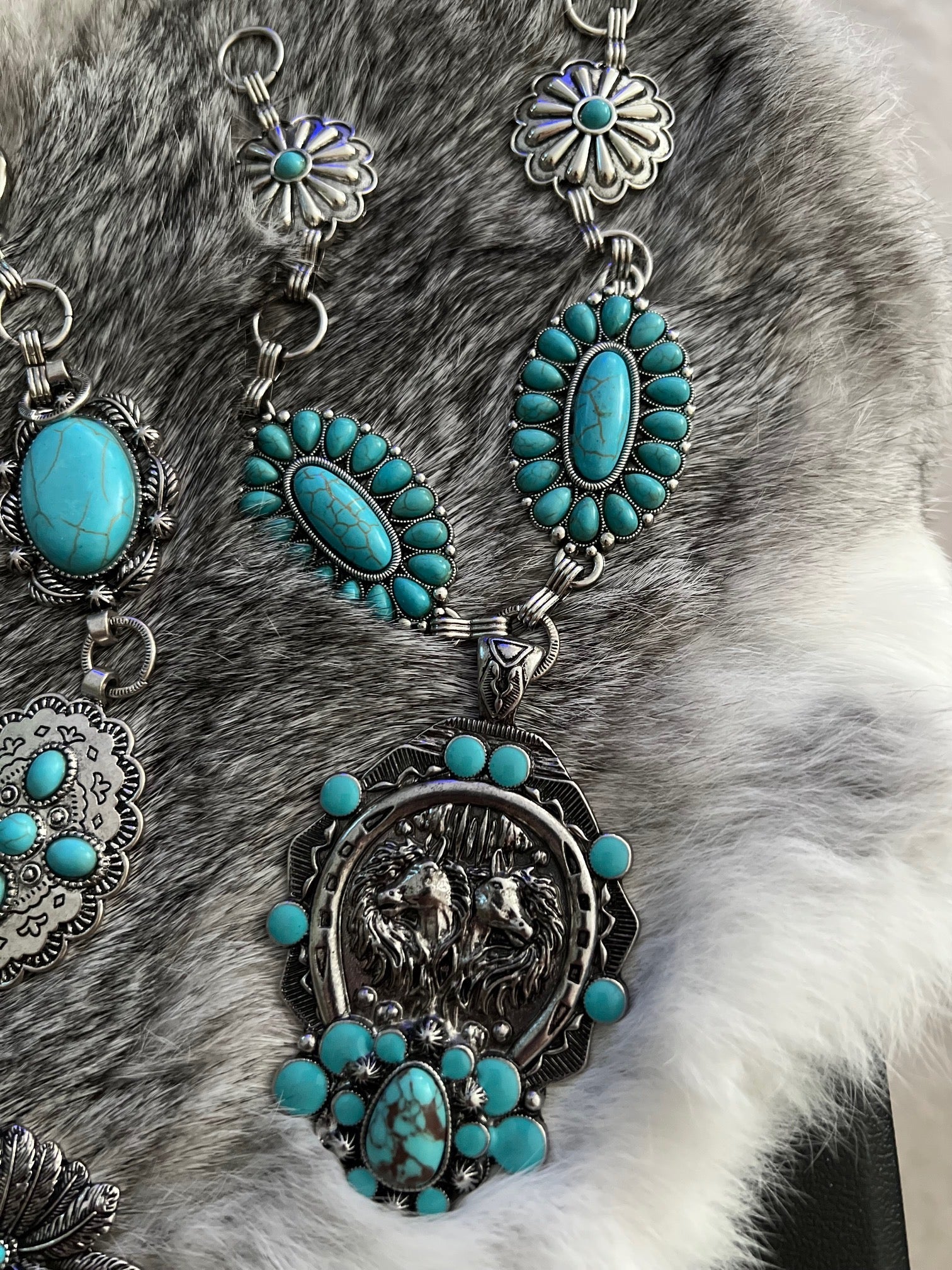 Western Handbag Jewelry/Chain Cedar Hill Country Market