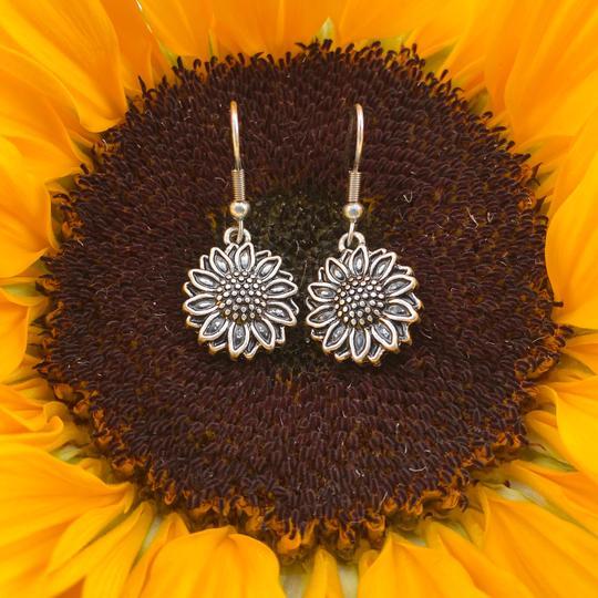 Vintage Sunflower Earrings Cedar Hill Country Market